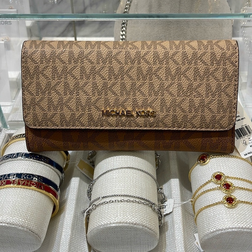 Michael Kors Jet Set Large Signature Logo Tri-Fold Wallet
Camel Multi 
NWT - Picture 12 of 16